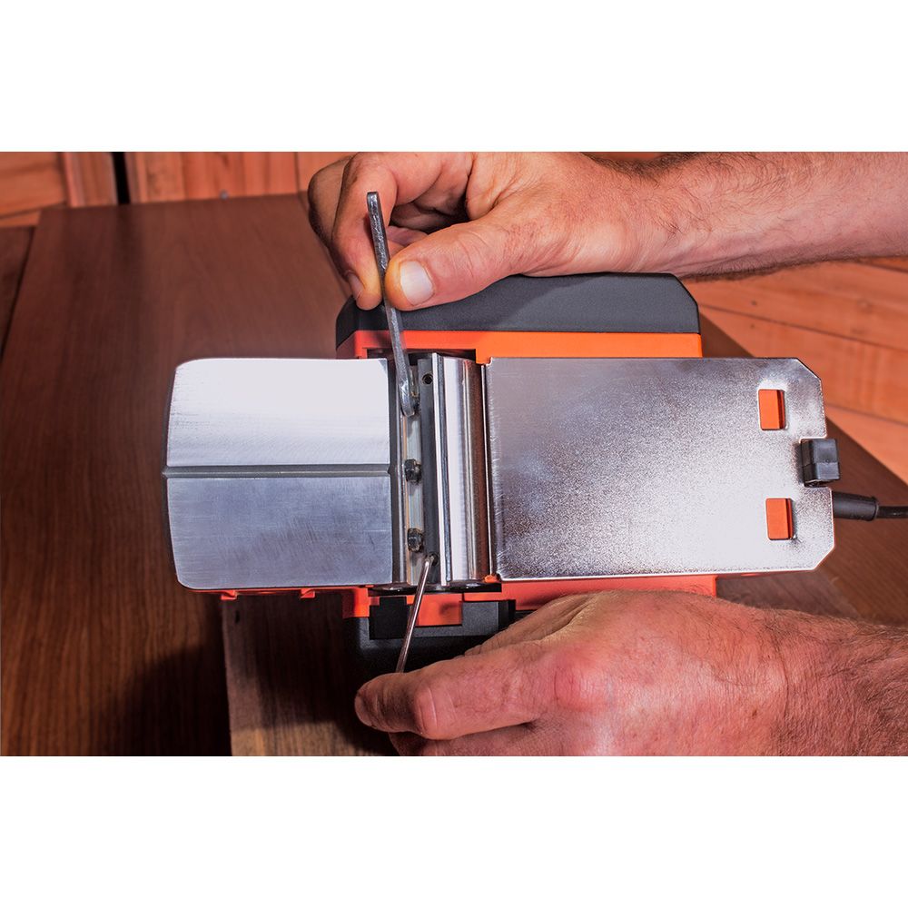 CEPILLO ELÉCTRICO 710W BEW712-QS BLACK+DECKER gallery 5