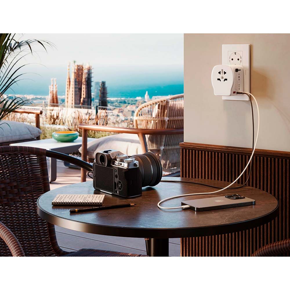 ADAPTADOR VIAJE UNIVERSAL + 3 USB (1A+2C) 65 W gallery 2