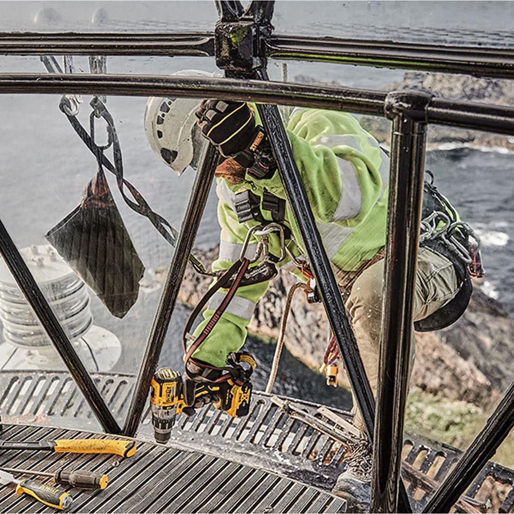 KIT TALADRO PERCUTOR XR BRUSHLESS 18V XRP CON 2 BATERÍAS Li-Ion 5Ah Y CARGADOR gallery 4